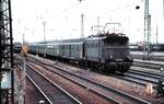 144 186-4 Bereitstellung eines SBB D-Zugs in München Hbf am 27.06.1982.