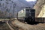 151 051-0 auf der Geislinger Steige am 27.03.1982.