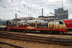 Die wunderschöne ALEX Lok 183 001-7 (91 80 6183 001-7 D-DLB)  175 Jahre Deutsche Eisenbahn  schiebt am 06 Juni 2019 einen ALEX-Zug aus den Hbf München in die Abstellgruppe.