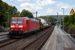 Die 185 066-8 (91 80 6185 066-8 D-DB) der DB Cargo AG fährt am 20 August 2024 mit einem kurzen leeren Coilzug (sechsachsigen Wagen der Gattung Sahmms), von Kreuztal via Siegen kommen durch den Bahnhof Kirchen an der Sieg in Richtung Köln.

Die TRAXX F140 AC1 wurde 2002 bei Bombardier in Kassel unter der Fabriknummer 33472 gebaut.  