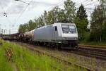 Die mit DACH-Zulassung (Deutschland, Österreich und Schweiz) an die DB Cargo AG vermietete Akiem 185 544-4 (91 80 6185 544-4 D-AKIEM), ex MRCE Dispolok (91 80 6185 544-4 D-DISPO), fährt am 21 Mai 2024 mit einem gemischten Güterzug von Kreuztal weiter in südlicher Richtung. Zuvor hatte sie beim Bahnhof Kreuztal länger Hp 0.

Nochmals einen lieben Gruß an den netten Lokführer zurück.

Die TRAXX F140 AC1 wurde 2005 von Bombardier Transportation GmbH in Kassel unter der Fabriknummer 33729 gebaut und an die MRCE - Mitsui Rail Capital Europe geliefert. An die AKIEM SAS wurde sie 2023 verkauft. Sie hat die Zulassungen für Deutschland, Österreich und die Schweiz (D/A/CH), die zugel. Höchstgeschwindigkeit beträgt 140 km/h. 