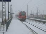 Wie gut das 429 030-0,als RE 13023 Stralsund-Bergen/Rgen,am 10.Mrz 2013,beim Schneesturm Bergen/Rgen erreichte und fr fast eine Stunde bis zur Rckfahrt nach Stralsund in Bergen/Rgen blieb.