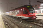 429 527-5 als RE9 von Rostock Hbf nach Sassnitz kurz vor der Ausfahrt um 07:01 Uhr im Rostocker Hbf.03.02.2017