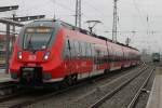 Bei einsetzendem Regen hatte 442 843 als RB 12(RB 13260)von Ribnitz-Damgarten West nach Rostock Hbf im Rostocker Hbf.05.02.2016