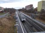 Blick von der Straßenbrücke auf die Station Leipzig Karlsruher Straße wo,am 14.Februar 2016,gerade 1442 614 einfuhr.