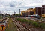 Zwei gekuppelte fünfteilige Stadler FLIRT³ der VIAS Rail GmbH fahren am 16 Mai 2024 vom Hauptbahnhof Düsseldorf in die Abstellgruppe.