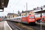 DB 101 004-0 als Schublok eines IC's nach Kiel aufgenommen im Hbf Koblenz.