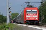 Spot an...DB 6101 003-2 mit dem IC 1981  Flensburger Förde  nach München festgehalten beim Halt in Schleswig.