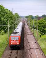 DB 101 101-4 die ex EUROPA Werbelok rauscht hier mit dem IC 2407 nach Köln durch Schuby bei Schleswig.