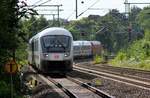 IC 488 mit Schublok 101 096-6 aus Basel bad Bhf hat Einfahrt in Schleswig.