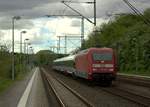 Einmal so und einmal so...DB 101 106-3 rauscht hier mit dem wohl defekten ICE-(T)D 0605 006 durch Schleswig Richtung Hamburg.