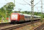 DB 101 138-6 mit dem IC 1981 nach München festgehalten bei der Einfahrt in Schleswig.