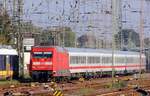 DB 101 088-3 hat hier mit dem IC 2410 nach Flensburg Einfahrt in Bremen.