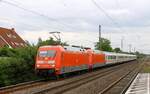 Eine Seltenheit, noch nie zuvor gesehen: 2 101er mit Bügeln am Draht: 101 082 + 101 080 vor IC bei der Durchfahrt durch Duisburg-Rahm 10.06.2022 