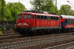 DB E10 469/6110 469-4 als Zuglok eines BTE Sonderzuges aus Hagen hier festgehalten whrend der Durchfahrt in Hamburg-Harburg.