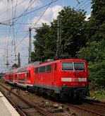 111 135-0 zwei Dostos und die 146 108 wurden von einer V60 quer durch den Bremer Hbf rangiert.