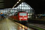 DB 111 081-6 mit einer RB nach Bremen-Vegesack steht abfahrbereit im Hbf Bremen.