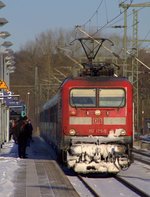 112 175-5 bei der Einfahrt mit ihrem SH-Express in den Bhf Schleswig.