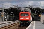 Mit frischem HU Datum(REV/LDX/17.04.2013)schob die 112 151(-6)ihre Rb in den Bahnhof von Rendsburg.