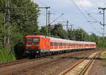 DB 112 177 mit einem n-Wagen Ersatzpark(mit 3mal 1.Klasse) als SH-Express bei der Einfahrt in Schleswig.