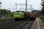 Alphatrains/CFL Cargo(ex OHE)185 534-5 mit einem Black-Box Ganzzug und 112 145-8 mit der RB nach Flensburg aufgenommen in Schleswig am 02.09.2013.