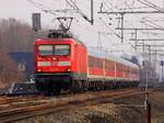 DB Regio Kiel 112 180 mit dem RE7/SH-Express nach Flensburg rauscht hier mit hohem Tempo durch Jübek.