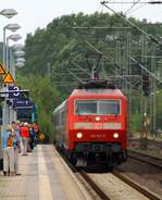 DB 120 123-5 hat mit dem IC 1981 nach München Einfahrt in den Schleswiger Bahnhof.