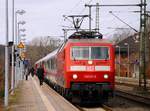 DB 120 151-6 mit IC 2417 nach Köln beim Halt in Schleswig.