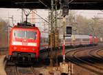 DB 120 141-7 und 155-7 mit dem IC 2900 Ersatzzug für den ICE680 aus München verlassen hier Hamburg-Harburg Richtung Hauptbahnhof.