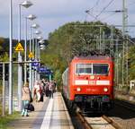 DB 120 144-1 hat den IC 2407 nach Köln am Haken und hat hier Einfahrt in Schleswig.