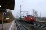 120 137-5 mit dem LPF 46000(Hamburg Langenfelde - Flensburg, Leerzug für den IC 2417 nach Köln) tuckert hier mit gemächlichem Tempo durch Schleswig.