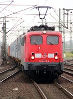 EGP 140 876-4 zieht einen langen Containerzug über Gleis 6 durch den Bhf HH-Harburg.