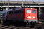 140 528-1 als Zuglok des PbZ 2451(diesmal nur 3 IC Wagen) auf dem Weg nach Dortmund hier bei der Durchfahrt in HH-Harburg 02.03.2013.