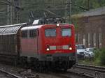 Bei einem kurzen aber heftigen Schauer durchfuhr 140 401-1 den Bhf HH-Harburg.