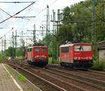 Treffen der ehemaligen Königinnen des Güterverkehrs...140 491-2 und 155 038-3 begegnen sich im Bhf von HH-Harburg.