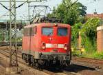 DB 140 815-2 fährt hier bei wunderbar warmen Wetter durch HH-Harburg.