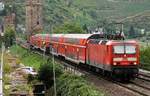 143 568-4 vorne und 143 280-6 hinten mit dem RE2 nach Frankfurt/Main Hbf aufgenommen von der Stadtmauer in Oberwesel am Rhein.