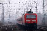 DB Regio 143 835-7 schiebt hier ihre RB nach Flensburg durch Neumünster.