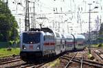 Einfahrt Bremen Hbf für den IC 2401 nach Köln mit Zuglok 147 565-6.