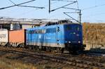 EGP's 151 007-2(REV/PLOK/30.04.2014)zog einen sehr langen Containerzug am Umspannwerk in HH-Waltershof an der Fotografenmeute vorbei.