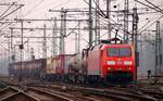 DB 152 067-5(Unt/LDX/10.04.13)mit einem Bertschi Express am Haken rollt hier gemütlich durch HH-Harburg.