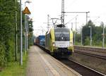 TXL 182 511-6/ES 64 U2-011 mit dem wohl verspäteten Lauritzen KLV Zug fährt hier durch den Bhf Schleswig.