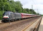 ES 64 U2-097/182 597-5 rauscht hier mit dem DPF 13491(14 Wagen, LeMans-Padborg)durch Schleswig.