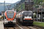 VIAS 406(428 140-8+828 340-0+828 240-2+428 640-7)auf dem Weg nach Frankfurt(M)Hbf muss im Bhf von Kaub warten bis die für Raildox fahrende 182 509-0 mit ihrem Öler den Bahnhof passiert hat.