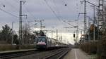 TXL/MRCE ES64U2-035 mit dem 16 Wagen Karnevalszug von Venedig nach Stockholm hier aufgenommen am heutigen morgen in Jübek.