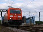 DB 185 366-2 mit Güterzug festgehalten am Fotostandort HH Alte-Süderelbbrücke.