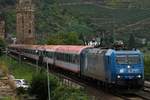 Gerade angekommen und das Tele montiert erschien die LTE 185 529-5 mit einem Sonderzug in Oberwesel am Rhein.