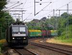 MRCE/CFL Cargo 185 552-7 rauscht hier mit leeren Wagen für den Holztransport durch Schleswig, das ziel ist Padborg.