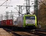 Captrain 185-CL 005(185 505-5)fährt hier mit einem Containerzug durch Hamburg-Harburg.