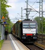 MRCE/TXL 185 407-4 kam knapp 10 min später mit dem DGS 45696 und günstigen 695min plus aus der Gegenrichtung und konnte bei der Durchfahrt in Schleswig festgehalten werden.